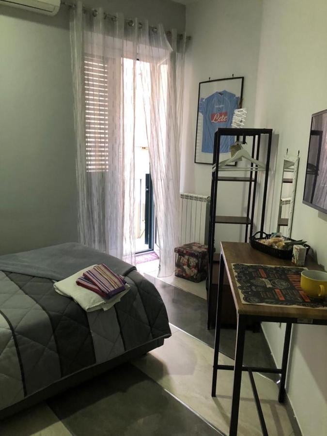 B&B Michela Napoli Bagian luar foto